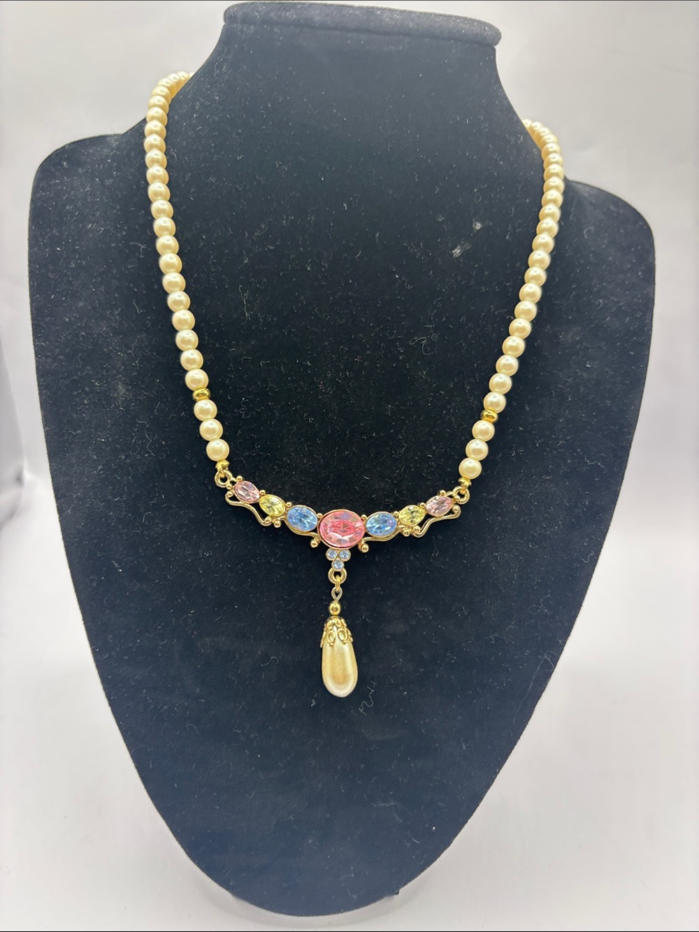 1928 Gold-Tone Pearl Necklace with Pink, Blue and Cream Stones